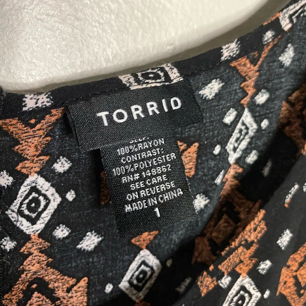 Torrid Size 1 Aztec Print raw hem geometric black short sleeve Challis Flowy Top - Picture 2 of 8